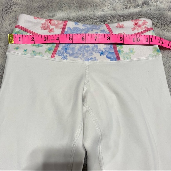 Lululemon White Floral Reversible Leggings - Picture 8 of 8